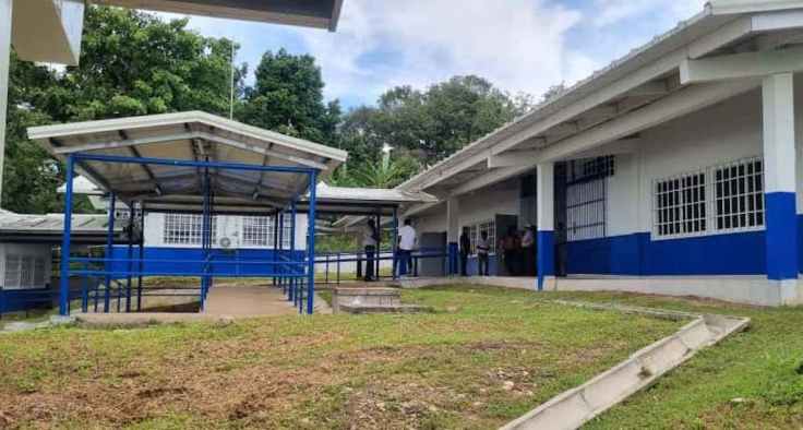 Este Centro Educativo en el territorio Wounaan atiende a niños desde maternal hasta premedia, y cuenta con una matrícula de 162 estudiantes. (Foto, Mingob).