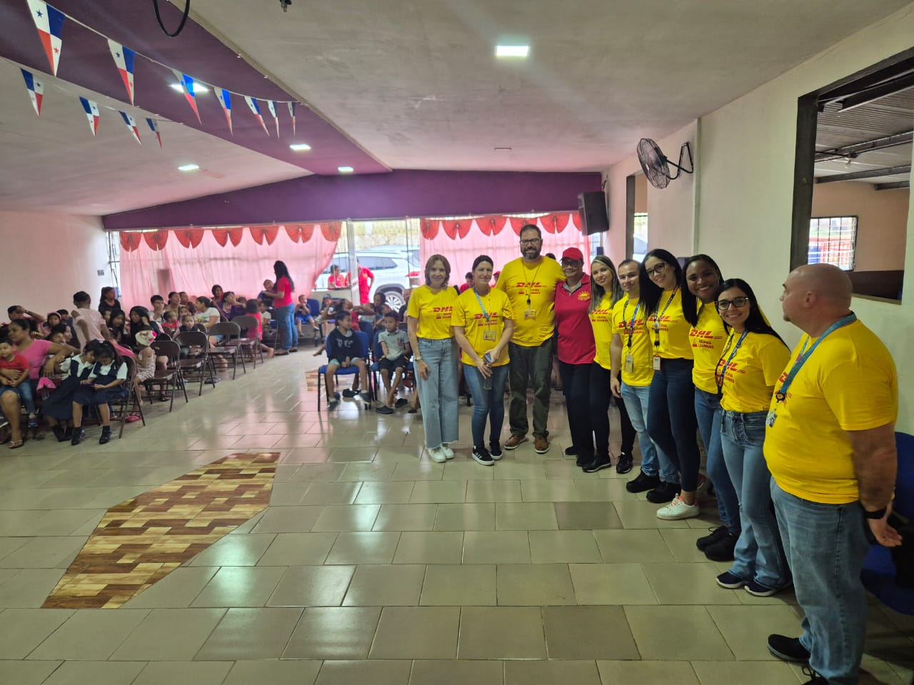 Apoyo para acceso digital de niños y familias en Panamá, donación de&nbsp;DHL