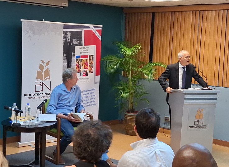 Libro de Álvaro Sarmiento Meneses retrató labor del entrenador de fútbol Gary Stempel en&nbsp;Panamá