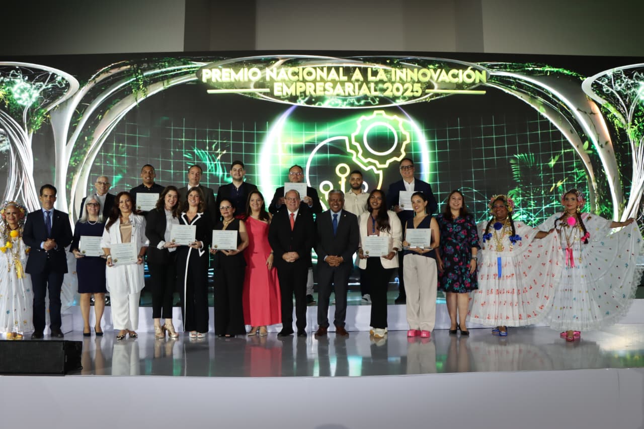 Senacyt y CCIyAP entregaron premiaciones a proyectos innovadores y a empresarias&nbsp;destacadas