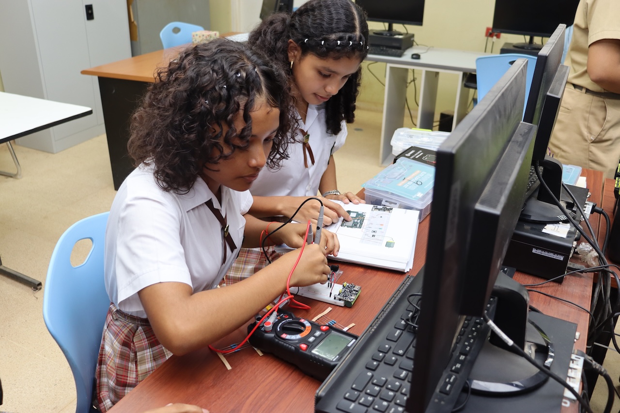 Fortalecen capacidades tecnológicas y de emprendimiento de estudiantes en STEM, mediante proyecto&nbsp;UTP